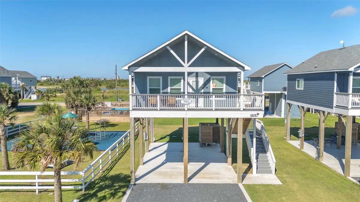 1079 Cedar Lane, Gilchrist, TX 77617 - #1