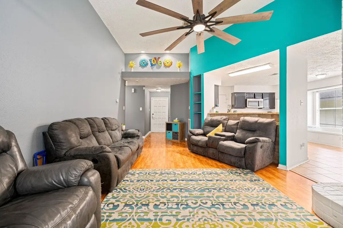 327 Brompton Court, Highlands, TX 77562 - Image #1