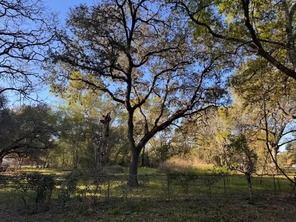 4 Street W, Sheridan, TX 77475