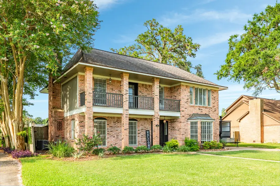 107 Driftwood Drive, Lake Jackson, TX 77566 - Image #2