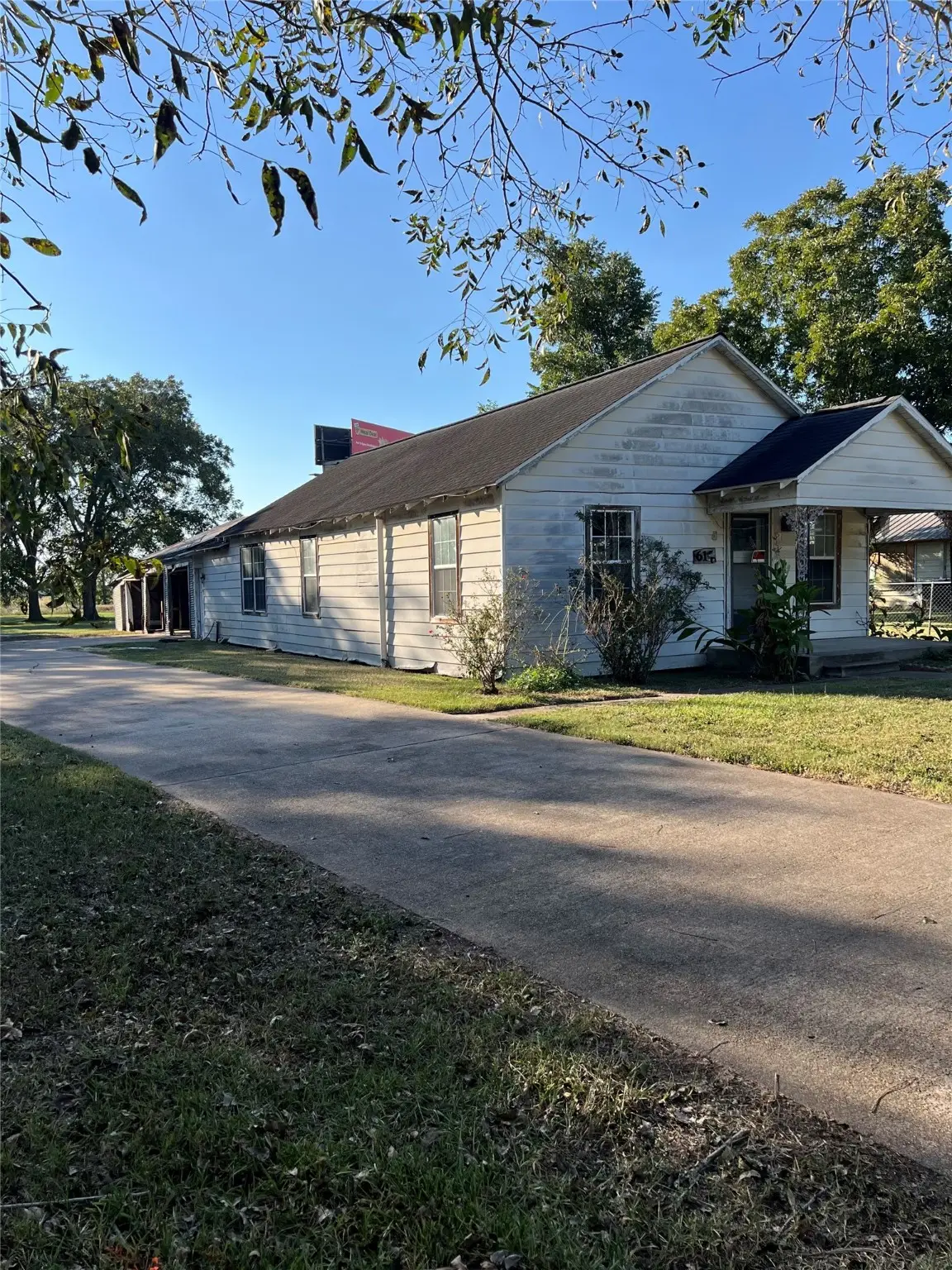 615 N Fourth St, Ganado, TX 77962 - Image #1