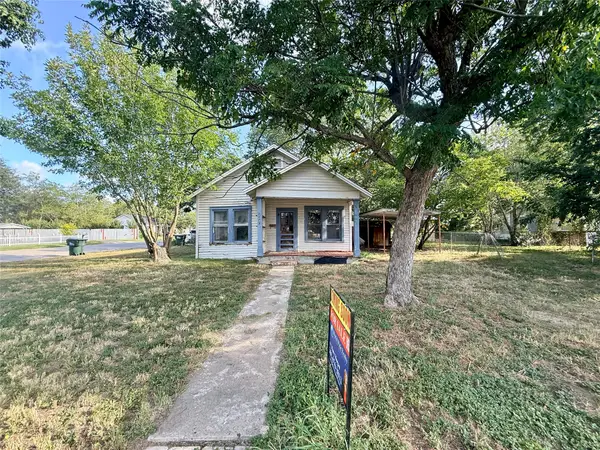 201 E Bailey Street, Cuero, TX 77954