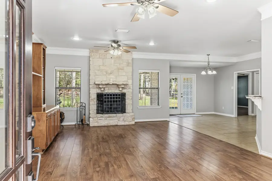 147 E Mosley Lane, Huntsville, TX 77340 - Image #2