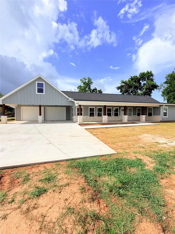 301 E San Bernard St, Brazoria, TX 77422