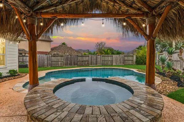 12310 Signal Hill Court, Pearland, TX 77584