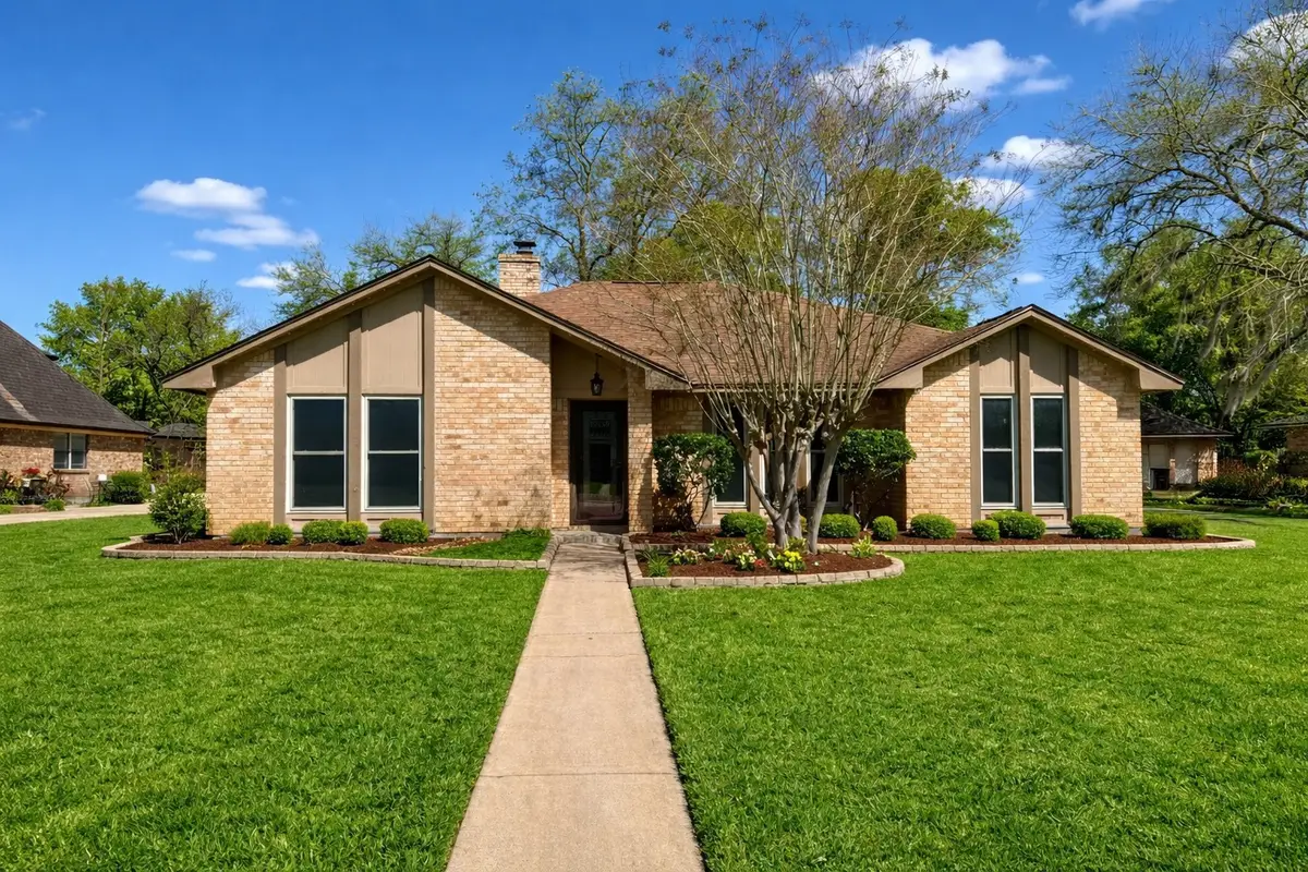 62 Raintree Court, Lake Jackson, TX 77566 - #1