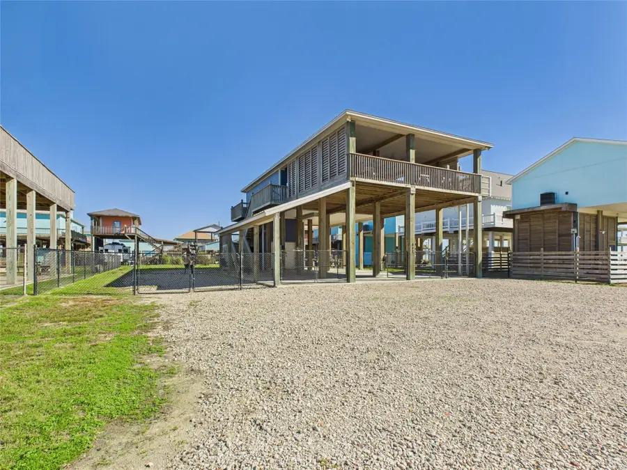842 Main Street, Crystal Beach, TX 77650 - Image #3