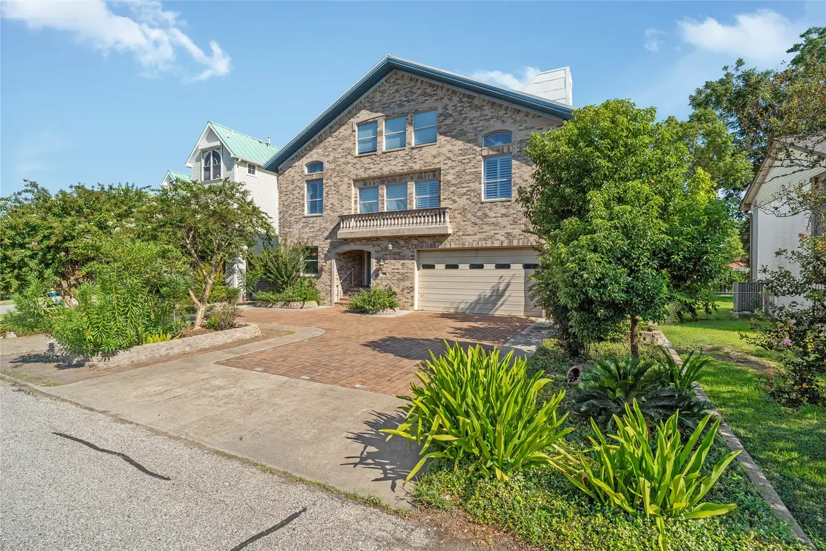 418 Bay Colony Drive, La Porte, TX 77571 - Image #1