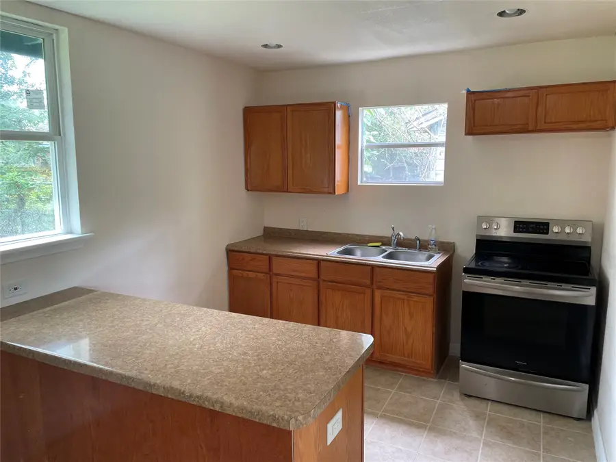 8166 Oak Knoll Lane, Houston, TX 77028 - Image #3