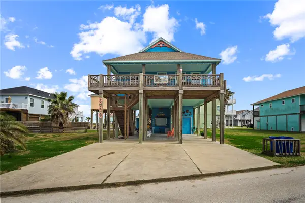 980 Fisherman Drive S, Port Bolivar, TX 77650