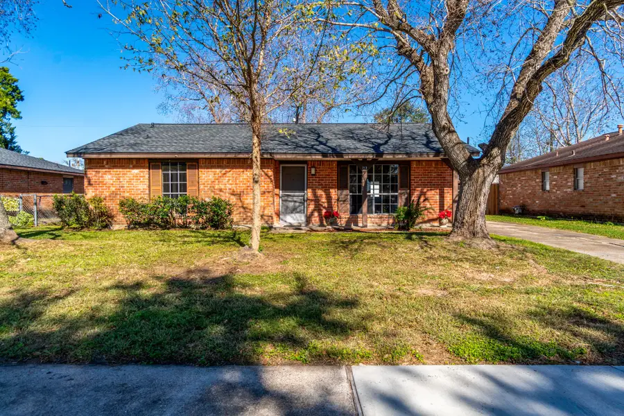 213 Bastrop Street, Angleton, TX 77515 - Image #2