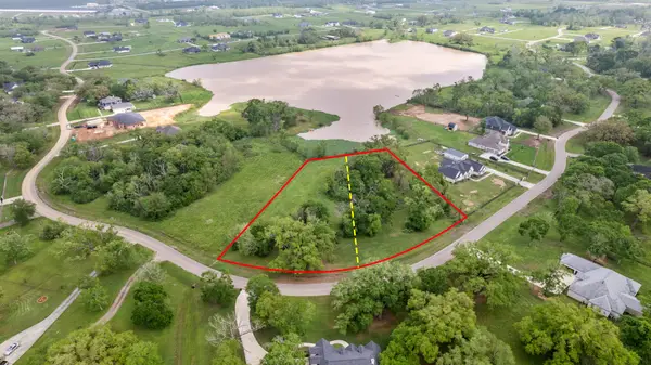 21610 Chenango Lake Drive, Angleton, TX 77515