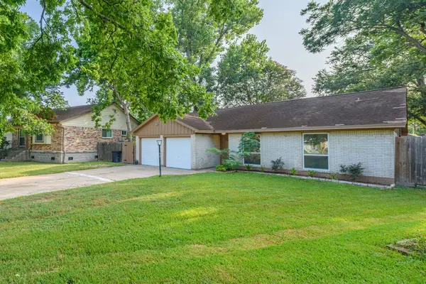 516 Saint Charles Street, League City, TX 77573