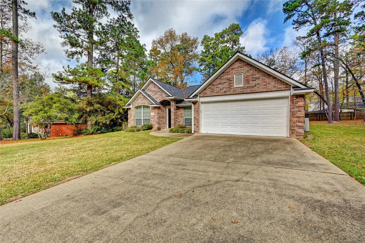 1960 Greentree Drive, Huntsville, TX 77340 - Image #1