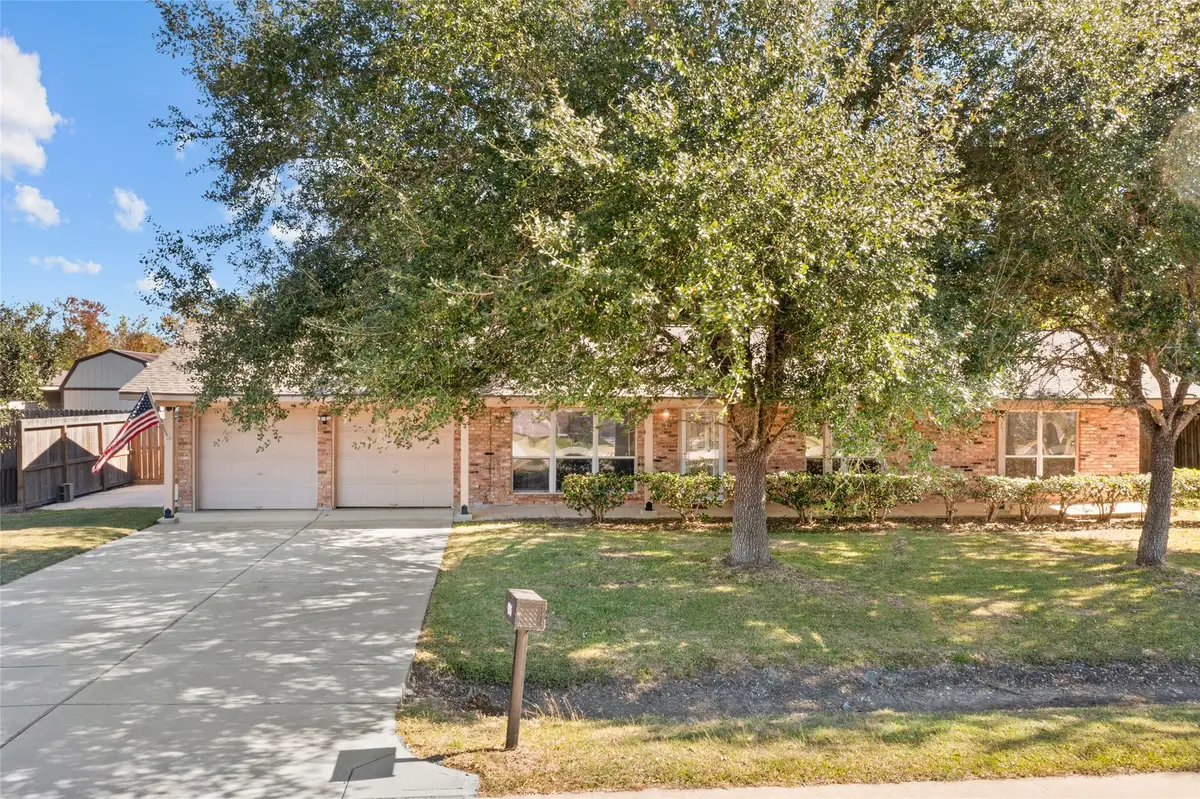 4206 Country Club Drive, Dickinson, TX 77539 - Image #1