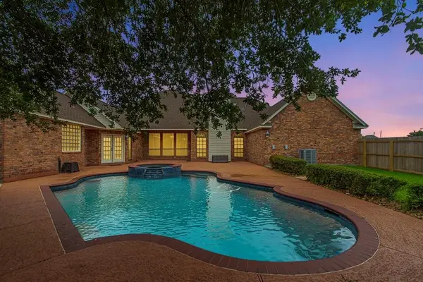 603 Oleander Street, Lake Jackson, TX 77566