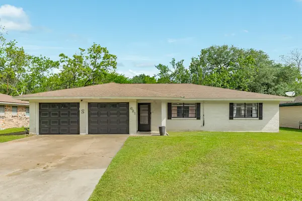 621 Southside Drive, Angleton, TX 77515