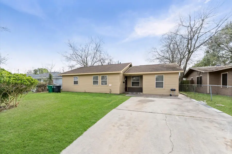 5646 Belmark Street, Houston, TX 77033 - #3