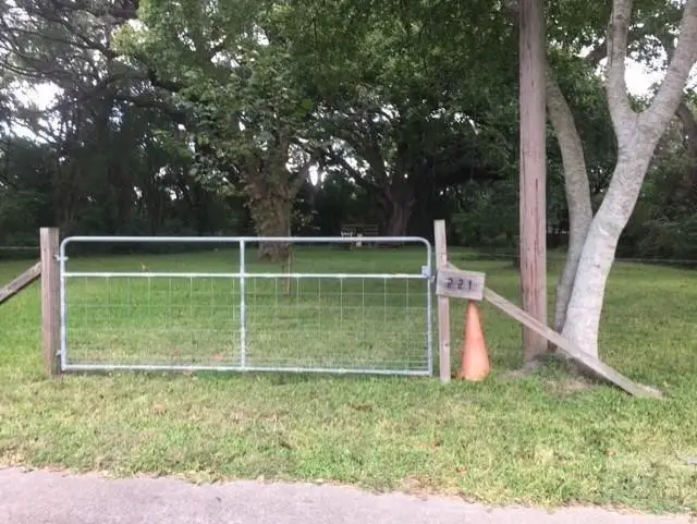 221 S Bell Drive, Texas City, TX 77591 - Image #2