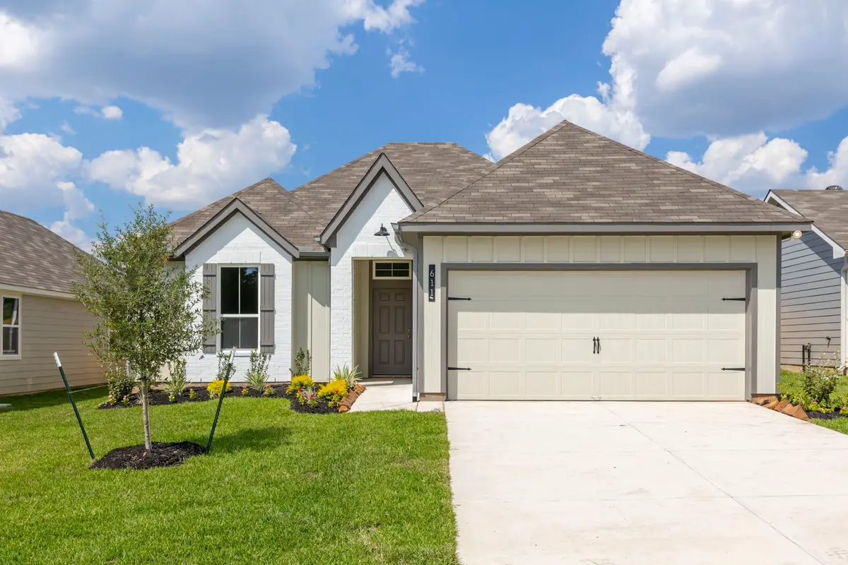 611 Rockbridge Drive, Huntsville, TX 77340 - Image #1