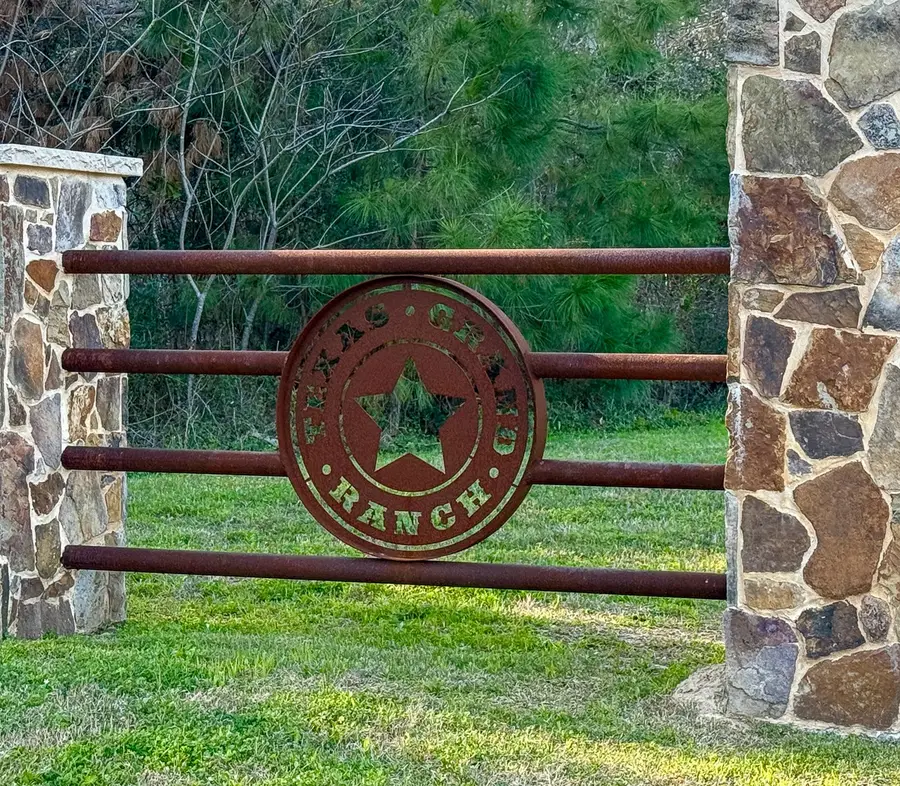 47 Copperleaf Rd, Huntsville, TX 77340 - Image #2