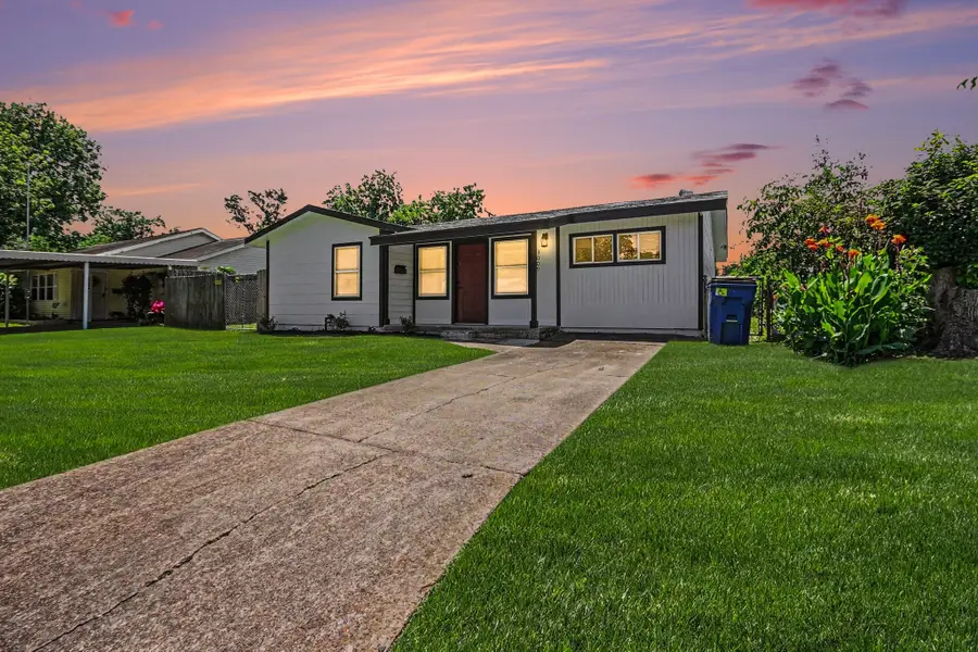 3009 Rust Avenue, Texas City, TX 77590 - #3