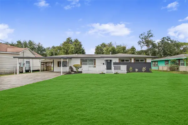 1118 Lake Road, La Marque, TX 77568