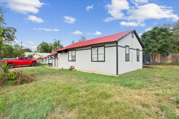 1301 S Walker Street, Belton, TX 76513