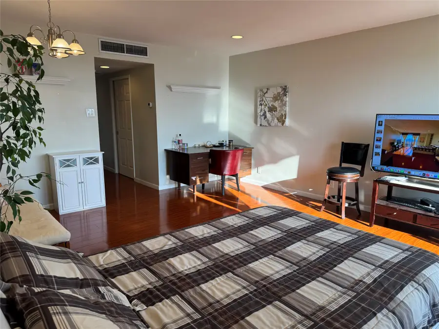 2016 Main Street #2510, Houston, TX 77002 - Image #3