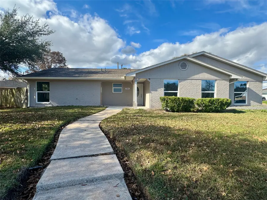 706 Scenic Drive, Baytown, TX 77521 - #2