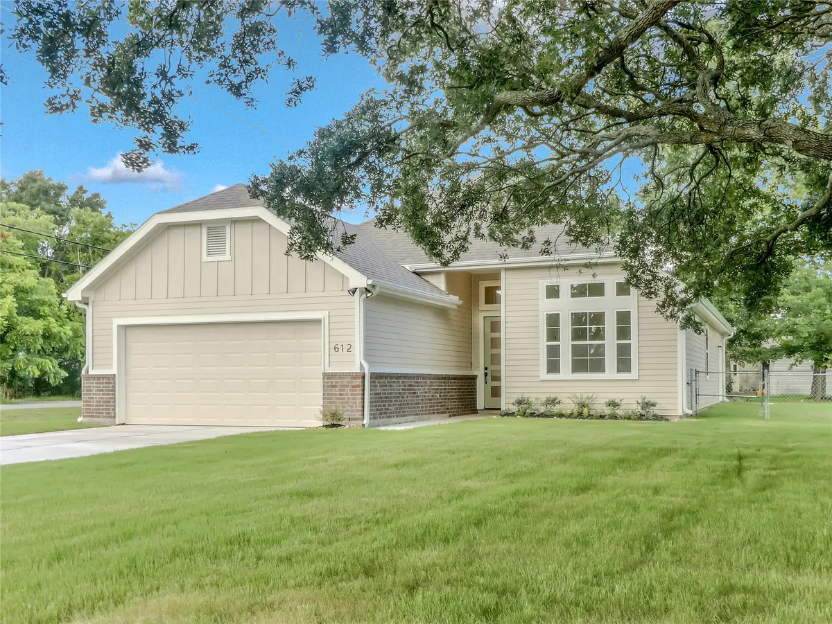612 Evans Street, Angleton, TX 77515 - #1