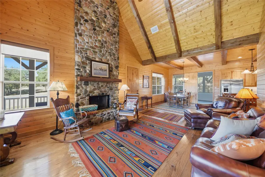 820 Candlelight Circle, Brenham, TX 77833 - Image #3