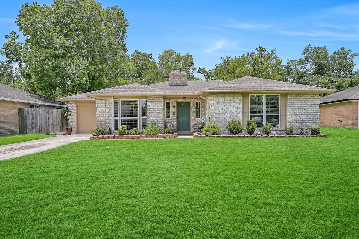 512 Castlelake Drive, Friendswood, TX 77546 - #1