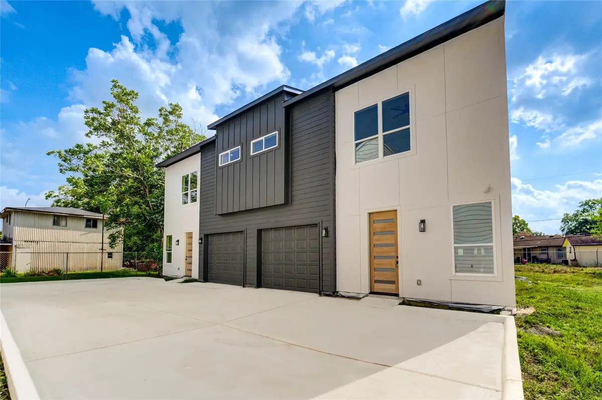 9007 Noel A And B Street, Houston, TX 77033 - Image #1