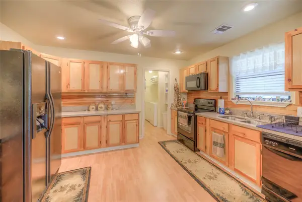 445 Knollwood Creek, Onalaska, TX 77360