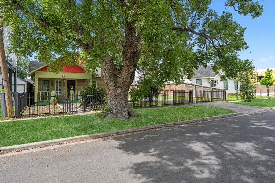 912 Robbie Street, Houston, TX 77009 - #2