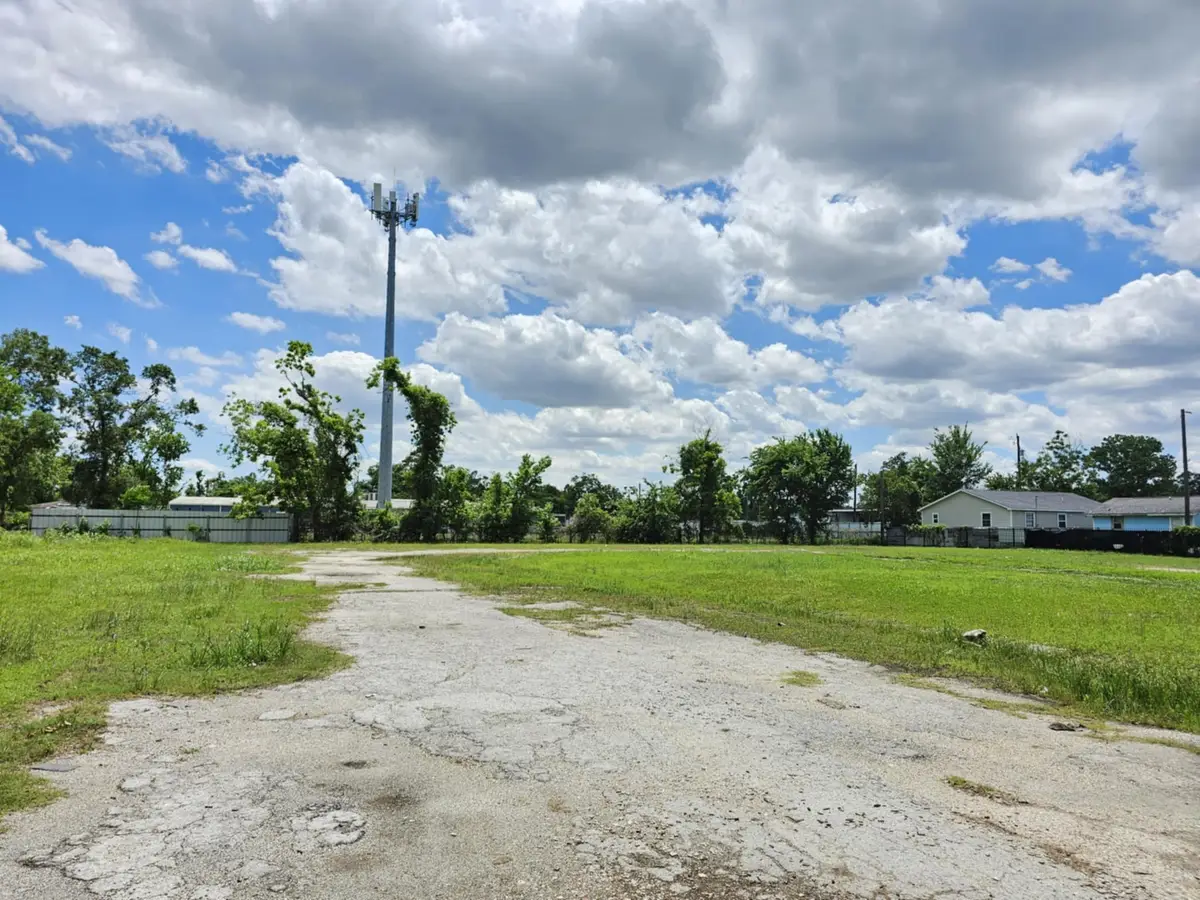 2602 E Crosstimbers Street, Houston, TX 77093 - Image #1