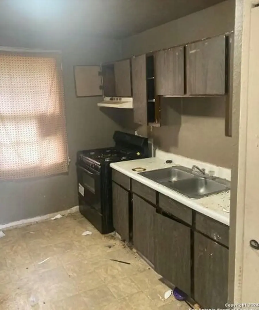 3010 Neptune Street, San Antonio, TX 78226 - #3