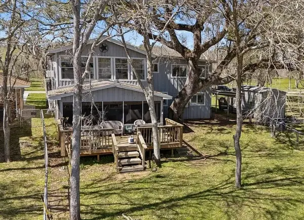 909 Private Road 652, Sargent, TX 77414