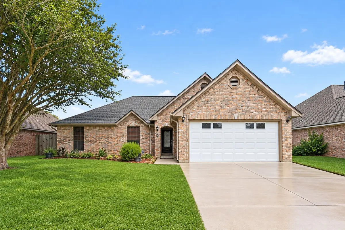 112 Zinnia Street, Lake Jackson, TX 77566 - #1