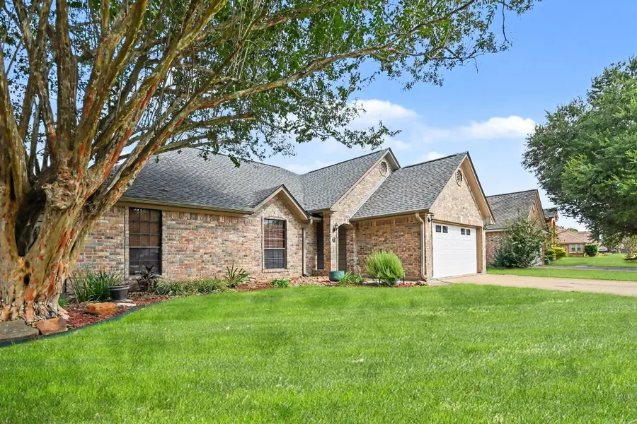 112 Zinnia Street, Lake Jackson, TX 77566 - #2