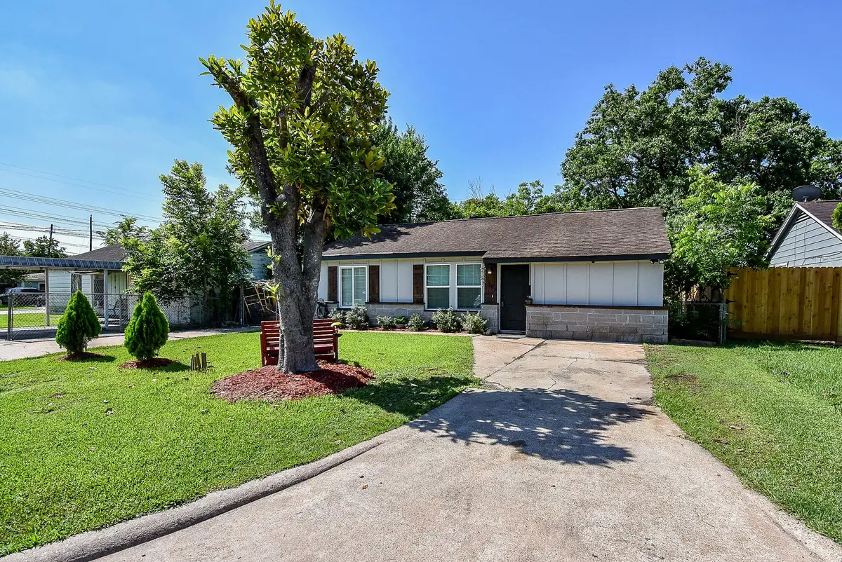 1303 W Ellaine Avenue, Pasadena, TX 77506 - #1