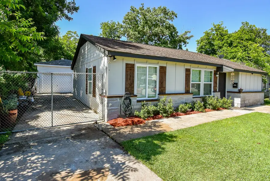 1303 W Ellaine Avenue, Pasadena, TX 77506 - #2