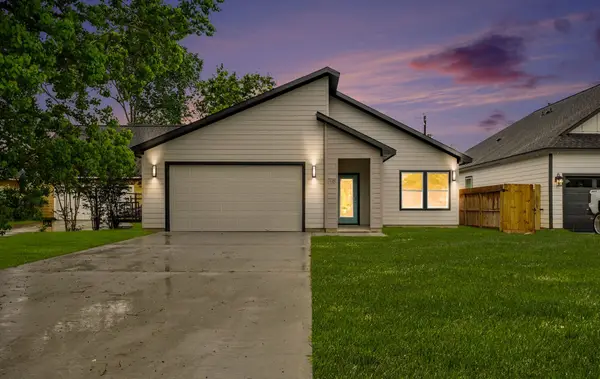 708 S Carroll Street, La Porte, TX 77571