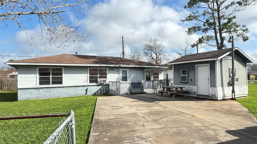 116 W Mahan Street, Richwood, TX 77531 - #2