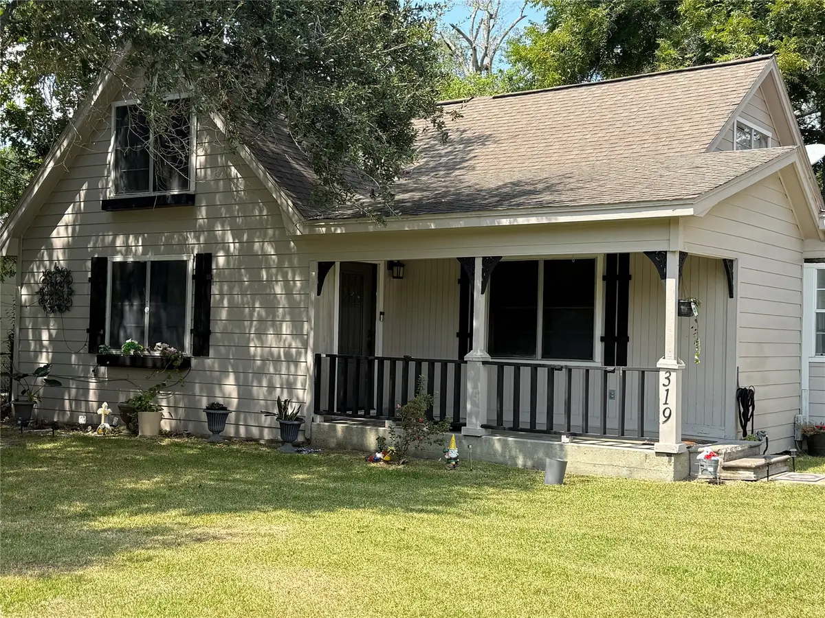 319 E Walnut, Winnie, TX 77665 - Image #1