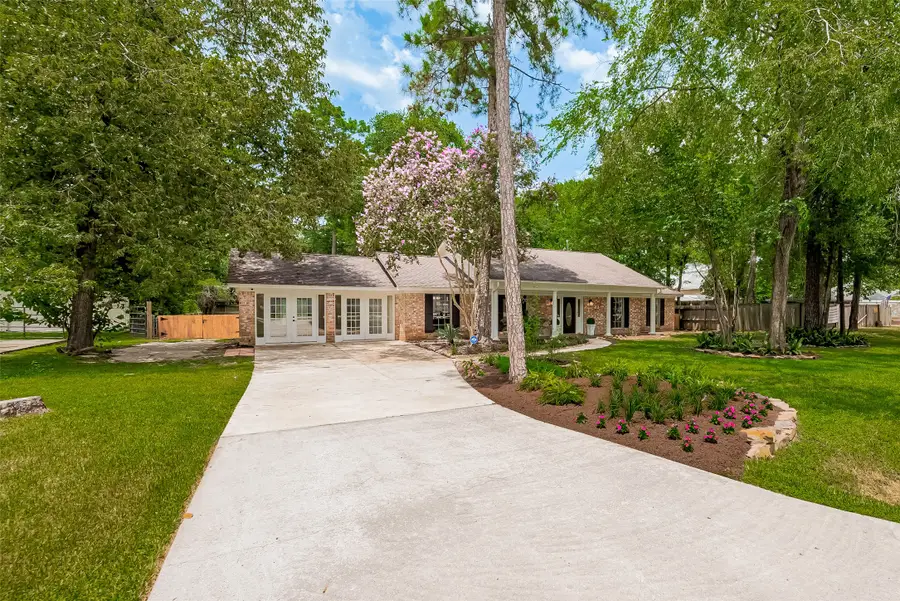 323 Spring Woods Drive, Spring, TX 77386 - Image #2