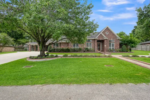 9832 W Shore Drive, Willis, TX 77318