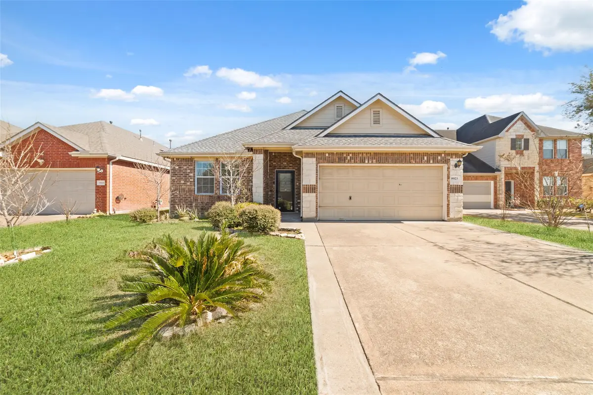 8923 Willow Wind Ln, Houston, TX 77083 - Image #1