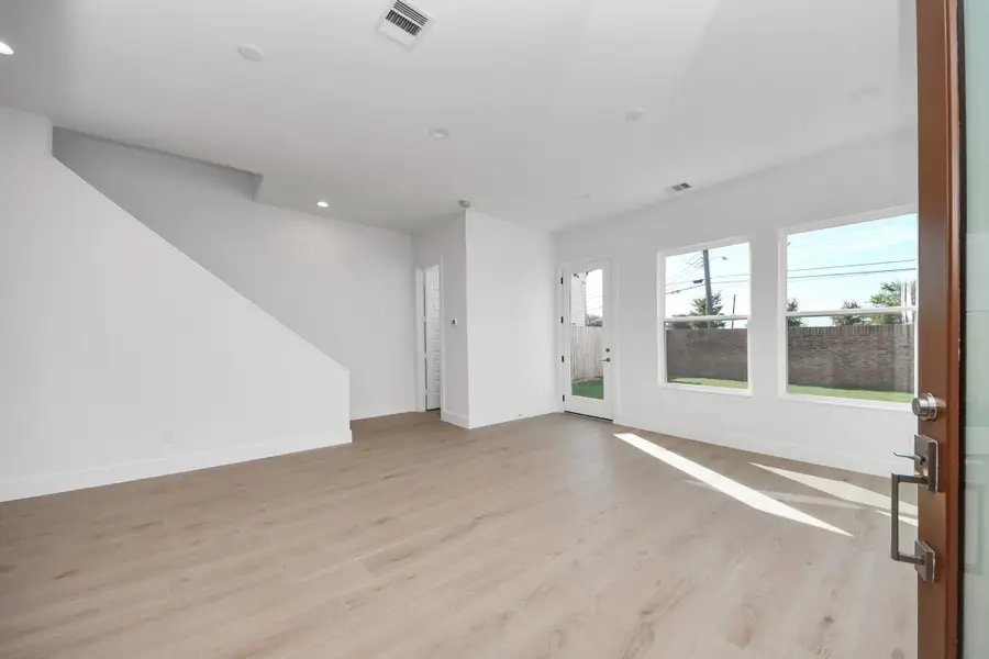 2205 Diagonal Lane, Houston, TX 77051 - Image #2